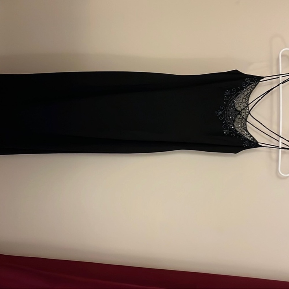 THIS IS NOT A LISTING. PLEASE DO NOT BUY I’m looking for this dress!!